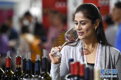 賀蘭山東麓國(guó)際葡萄酒博覽會(huì)在寧夏銀川舉行